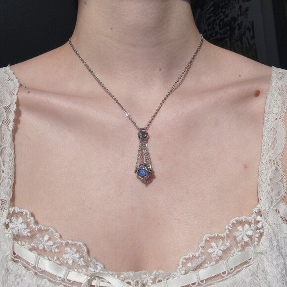 Vintage elegant blue pearl basket necklace with a small silver chain - Picture 7 of 9